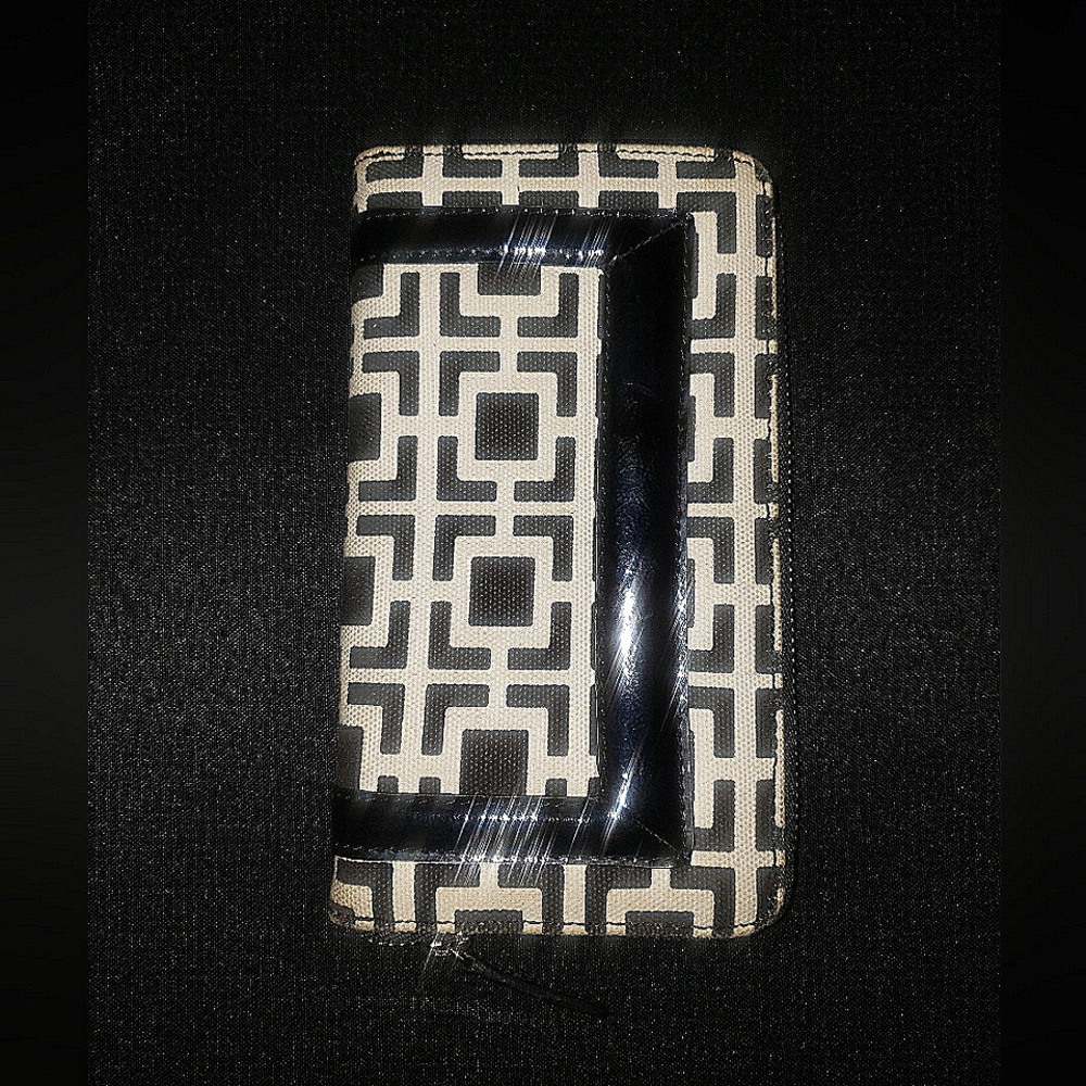 Banana Republic Factory Black & White Print Wallet